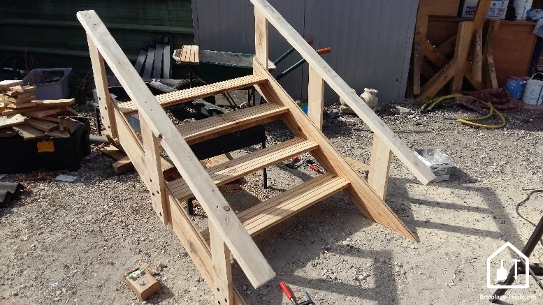  Hacer una caseta de paletas de madera-la escalera 