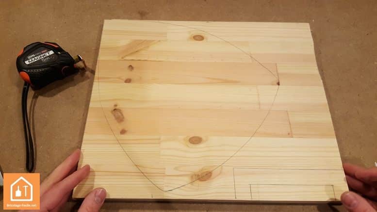 Haciendo un escudo de madera-tablero con diseño de escudo