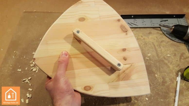 Hacer un escudo de madera-escudo de madera acabado